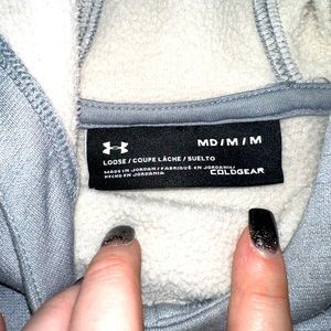Women’s medium Under Armor Scoop neck hoodie